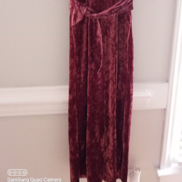 'KARLIE' Velvet Jumpsuit Size S Berry NWT - Picture 16 of 16